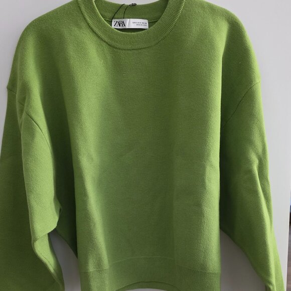Vibrant Lime Green Zara Knit Sweater – Cozy, Cute & Effortlessly Chic! 🍏 - Picture 1 of 3